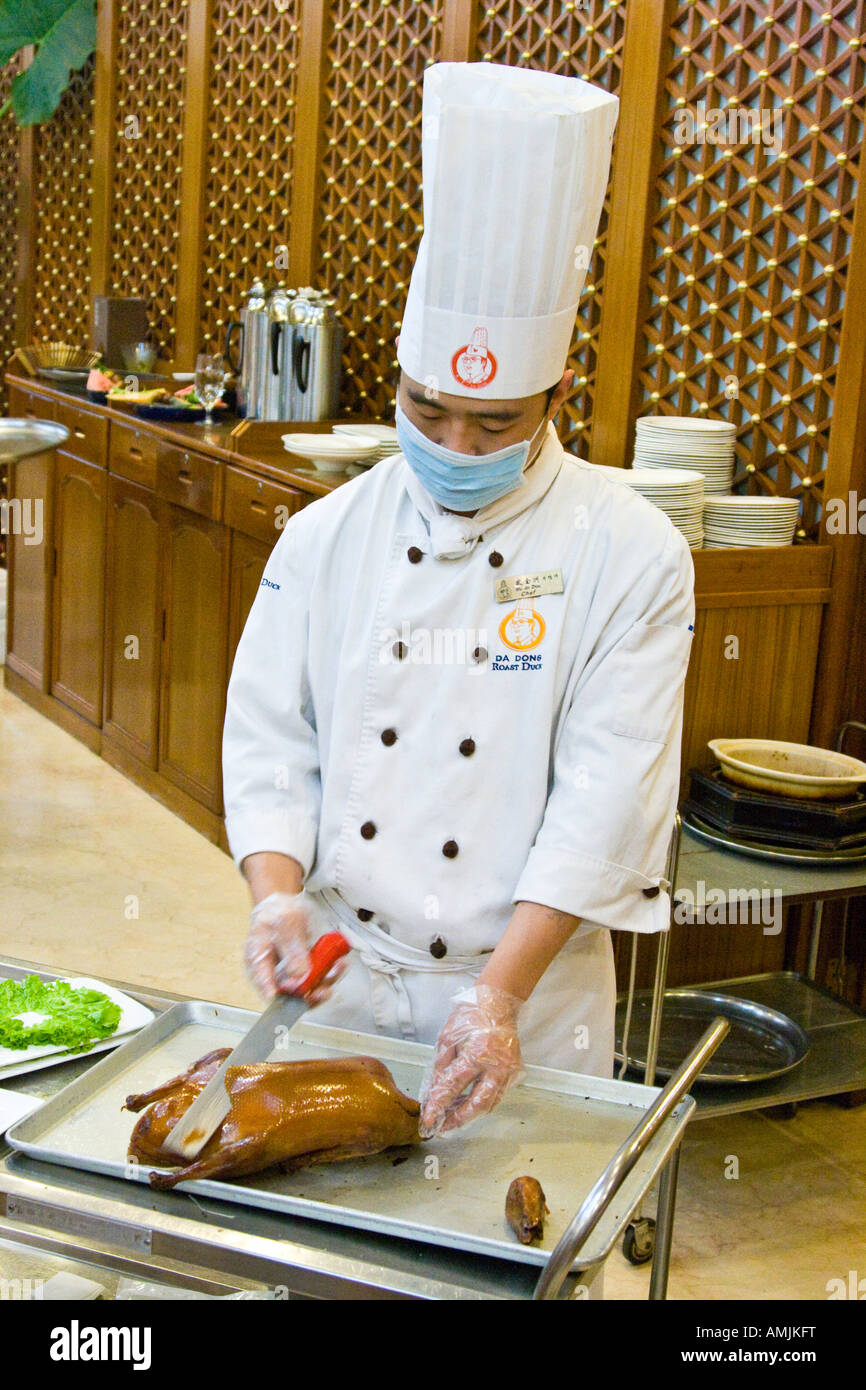 Chef Cutting Peking Duck Da Dong Roast Duck Restaurant Beijing China Stock Photo