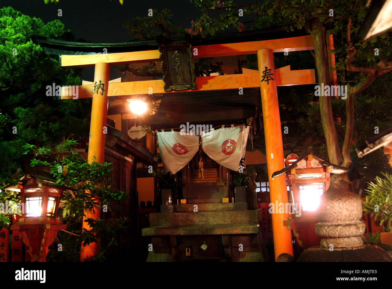 Gion tatsumi shrine hi-res stock photography and images - Alamy