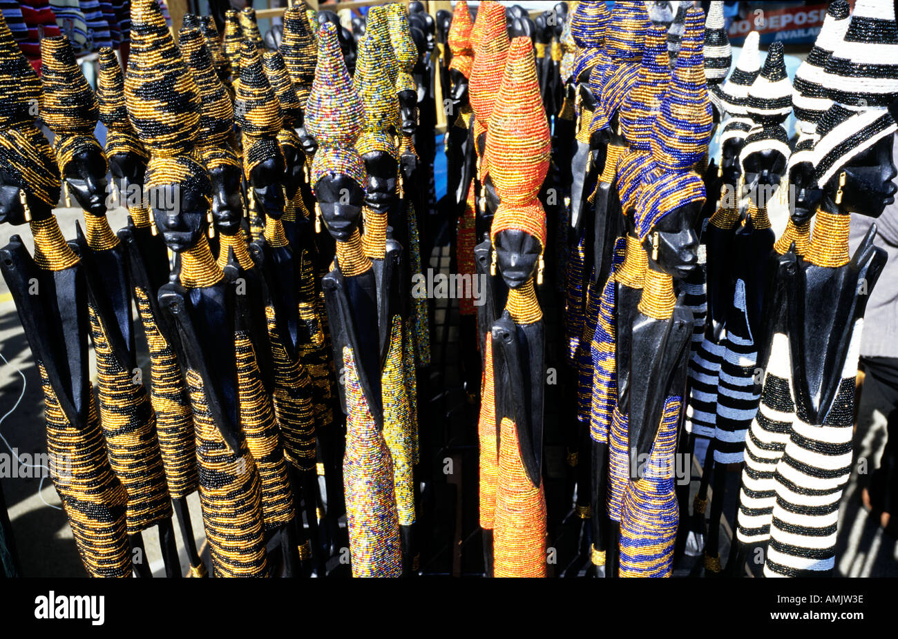 African wooden statue hi-res stock photography and images - Alamy
