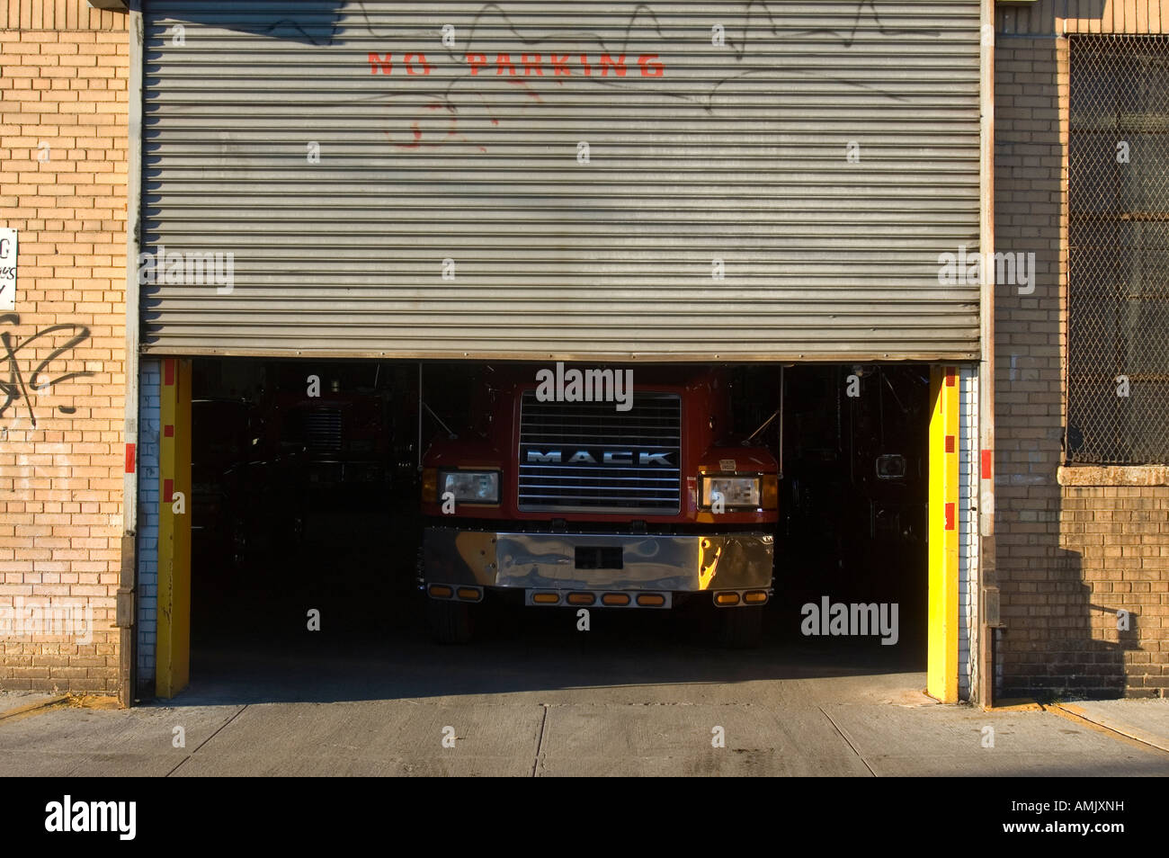 Truck Garage High Resolution Stock Photography And Images Alamy Truck Garage High Resolution Stock Photography And Images Alamy