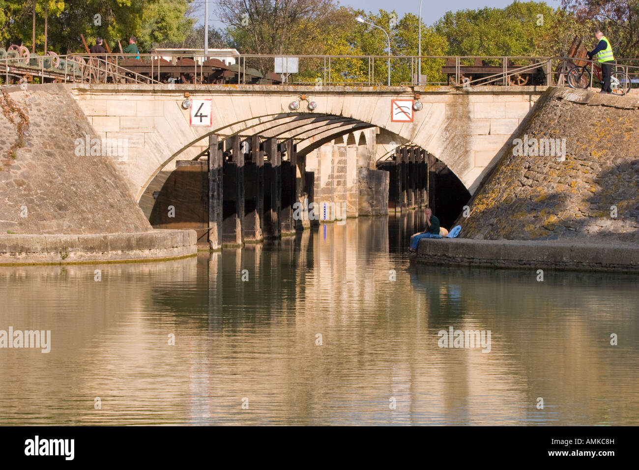 Libron locks on the Canal du Midi Stock Photo - Alamy