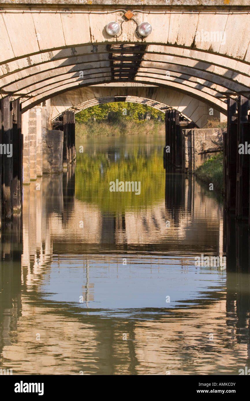 Ouvrages du libron hi-res stock photography and images - Alamy