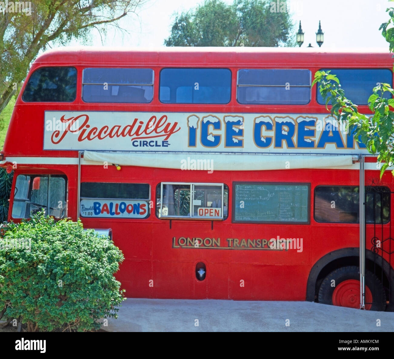 Old london bus hi-res stock photography and images - Alamy