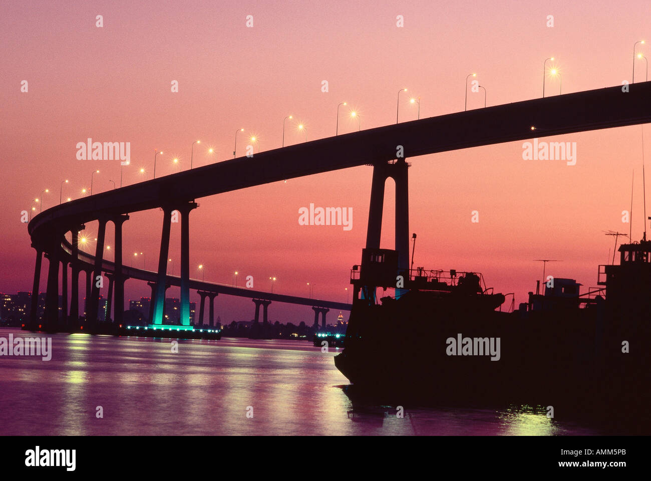 Bay bridge silhouette dawn san hi-res stock photography and images - Alamy