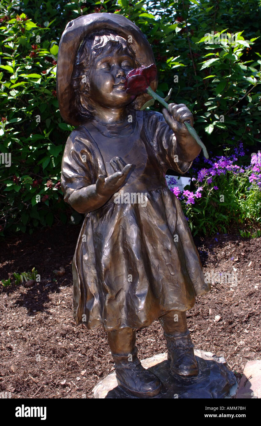 Young girl bronze garden statue hires stock photography and images Alamy