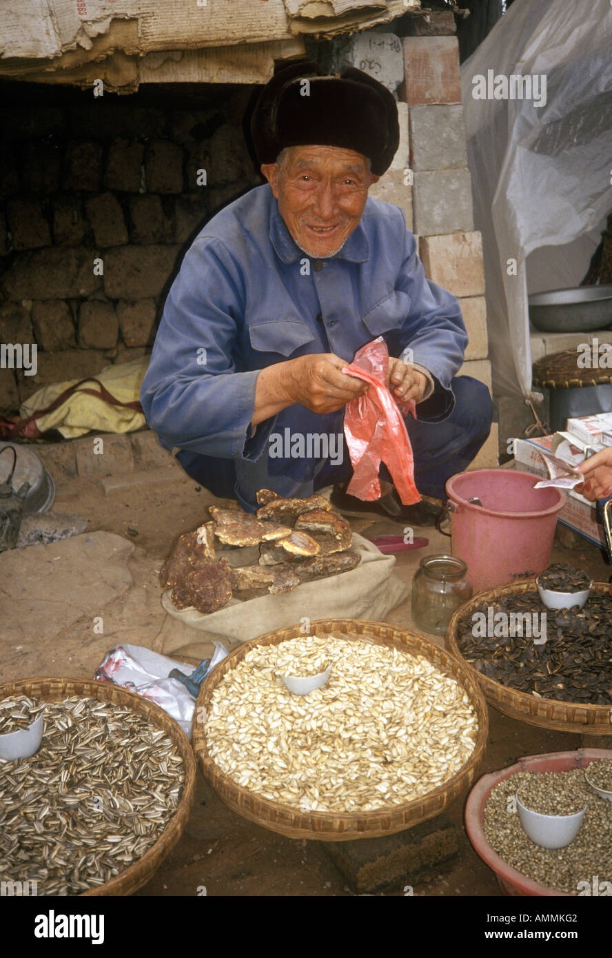 China yunnan kunming street food hi-res stock photography and images ...