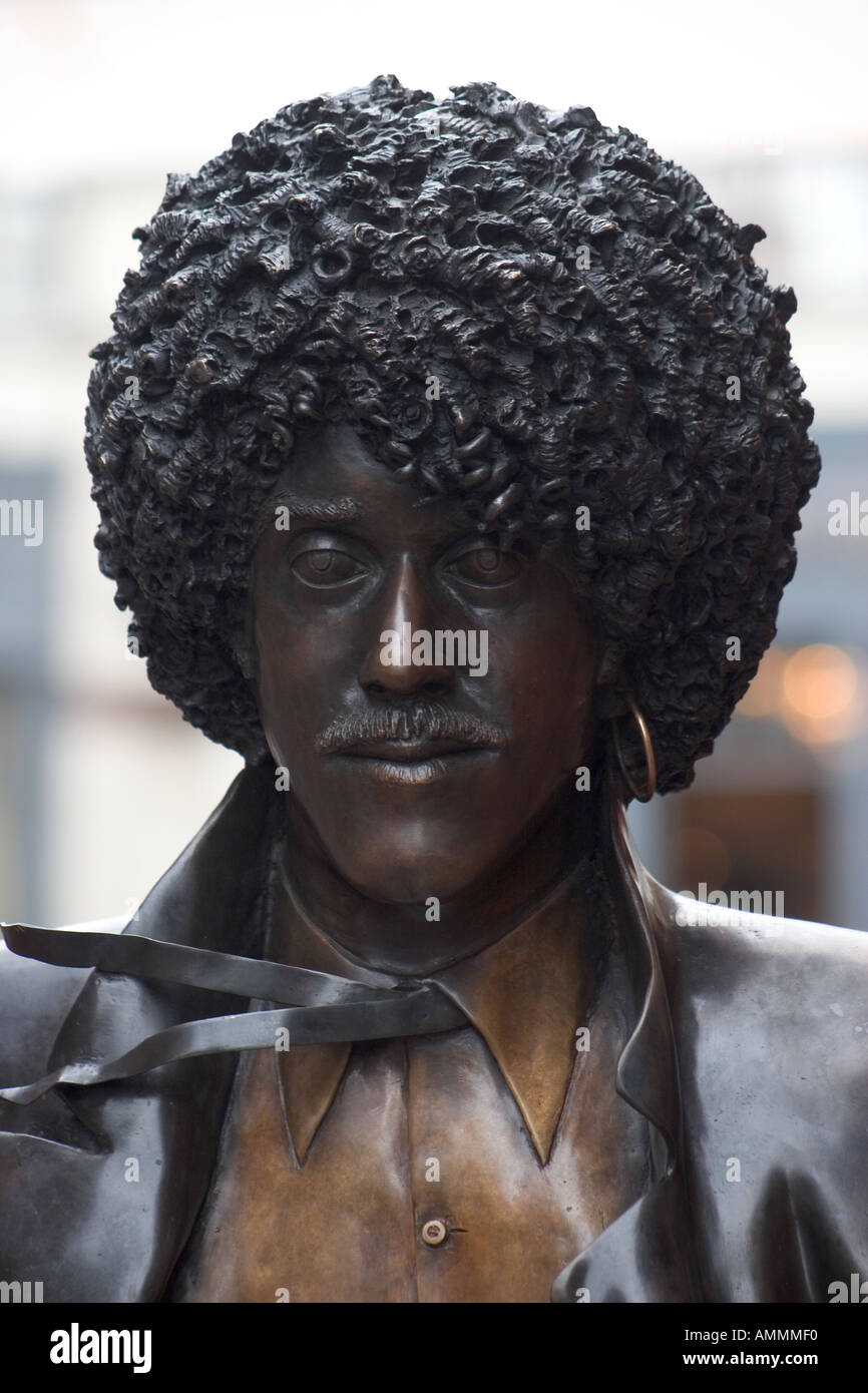 Phil Lynott Statue Grafton Street Dublin Ireland Stock Photo - Alamy