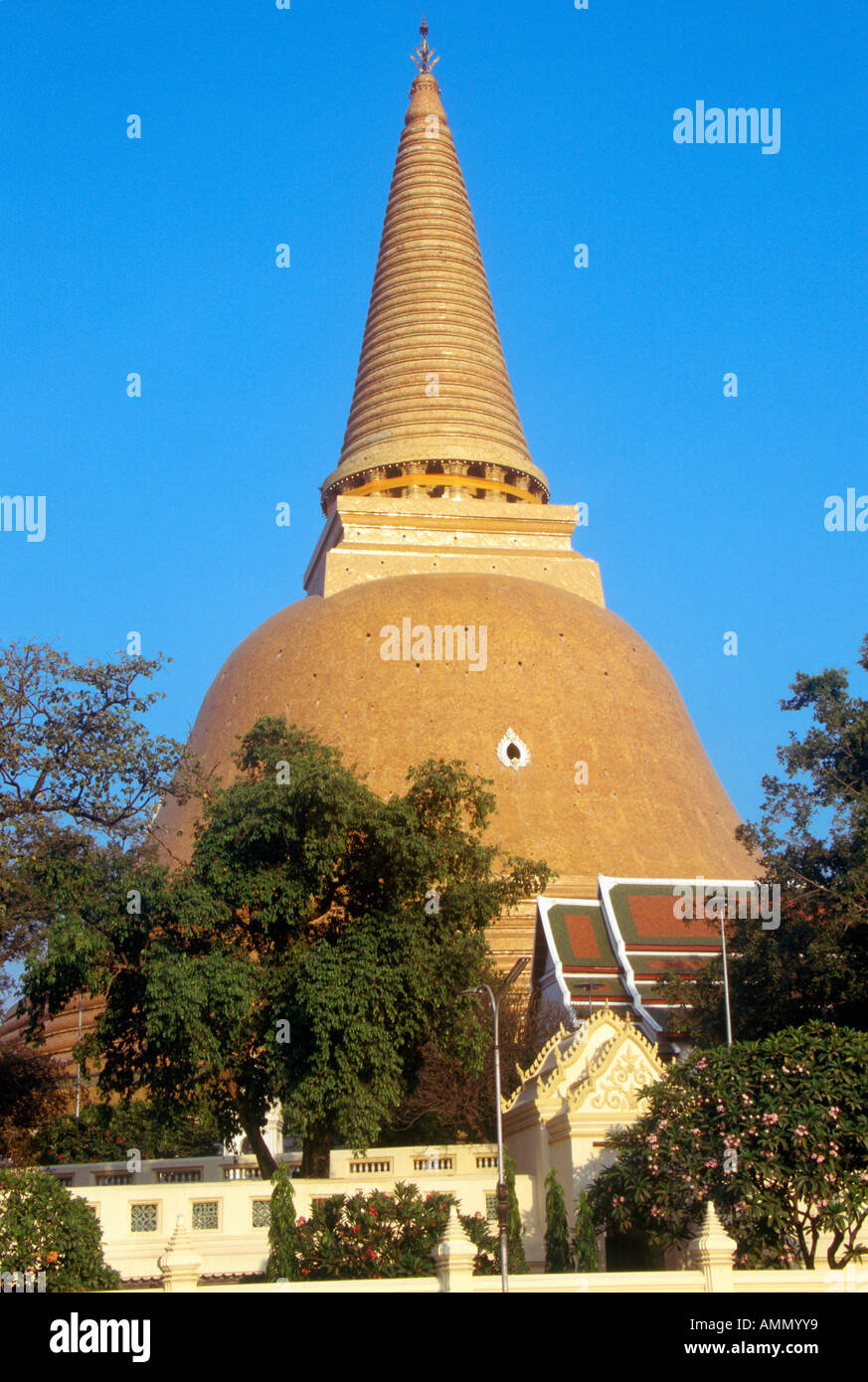Buddhist Temple in Bangkok Thailand Stock Photo - Alamy