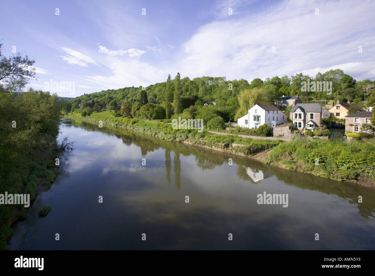 river-wye-the-wye-valley-gloucestershire-monmouthshire-wales-england