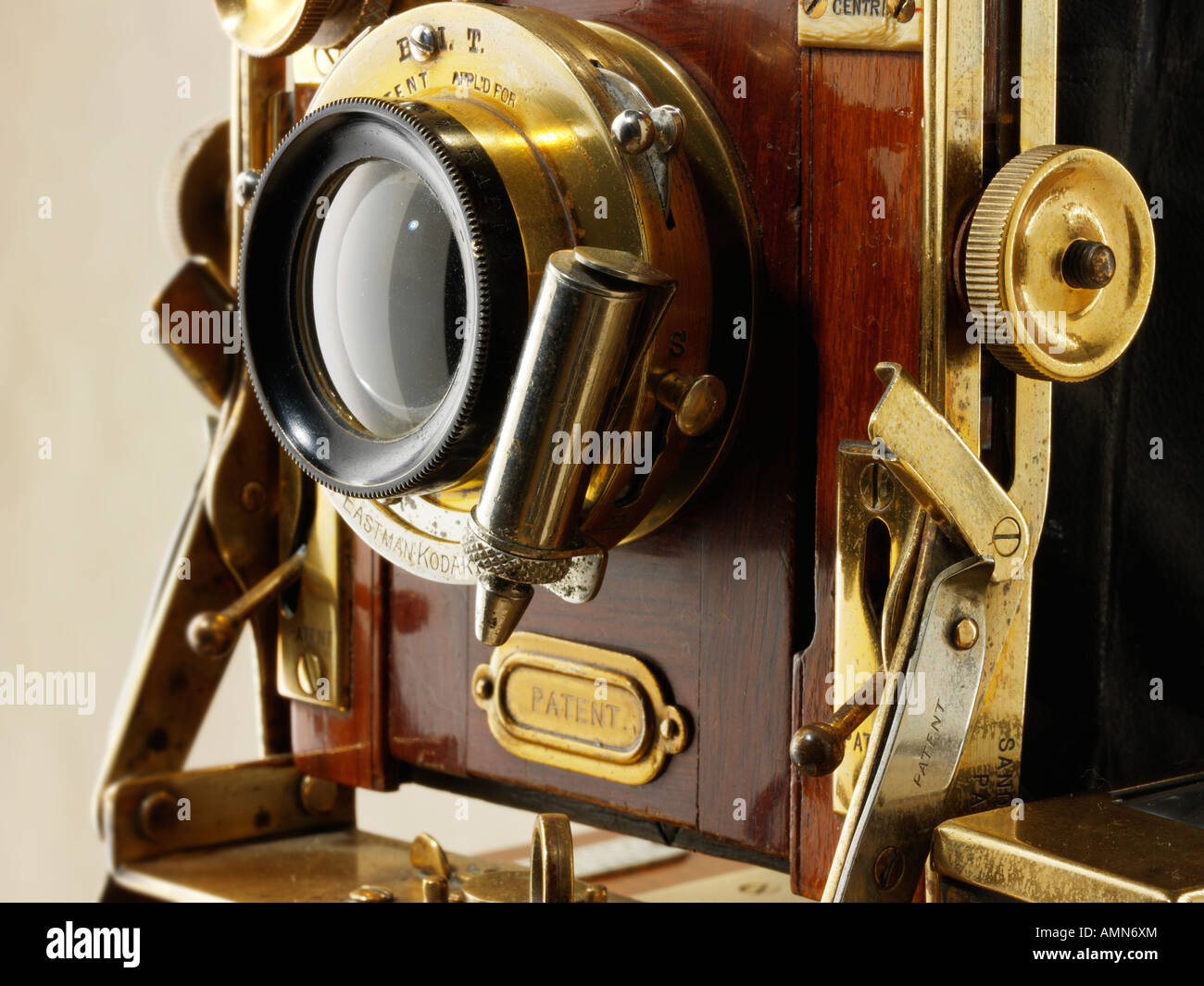 Sanderson tropical Half Plate wooden View Camera close up of lens and shutter Stock Photo