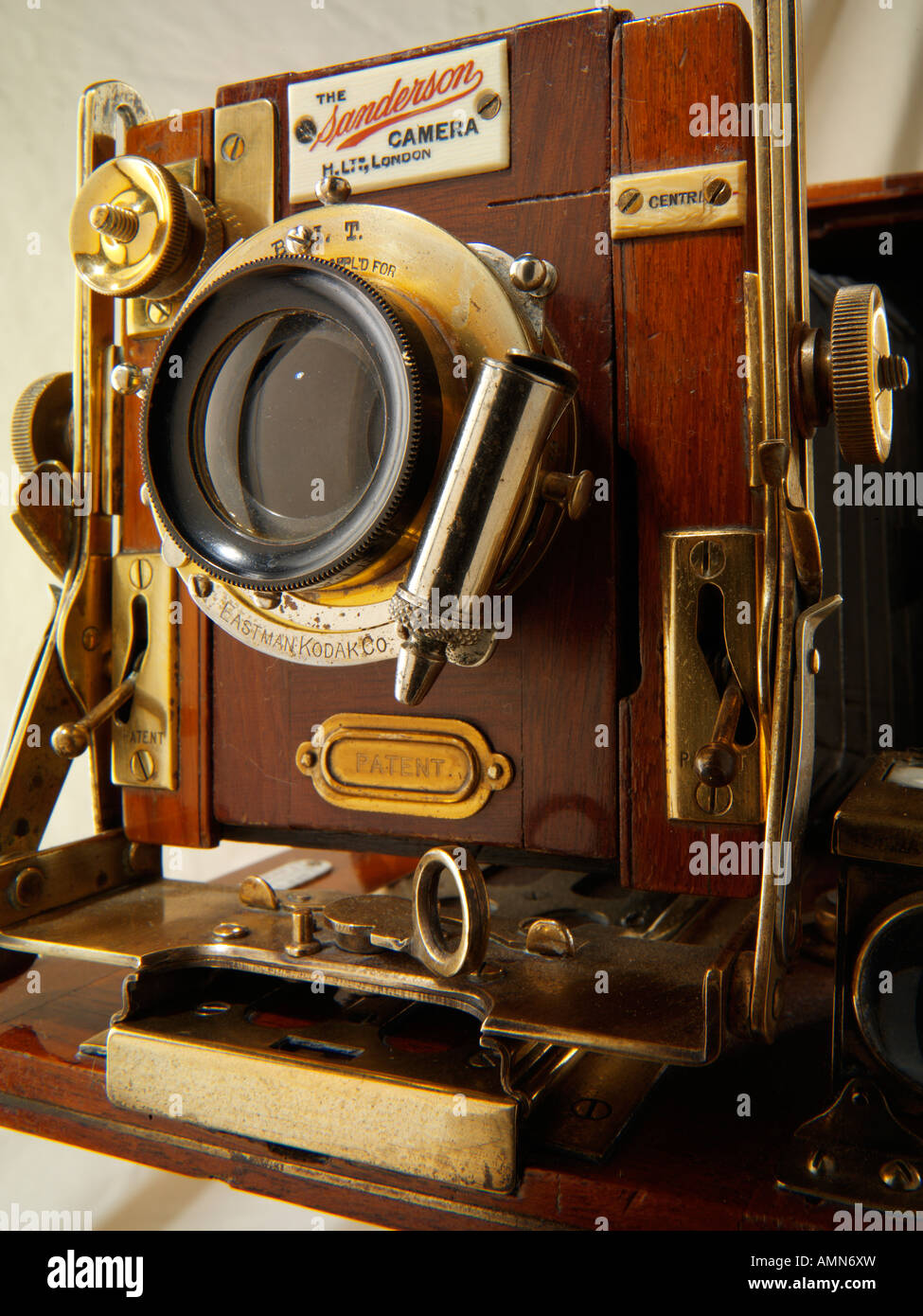 Sanderson tropical Half Plate wooden View Camera close up of lens and shutter Stock Photo