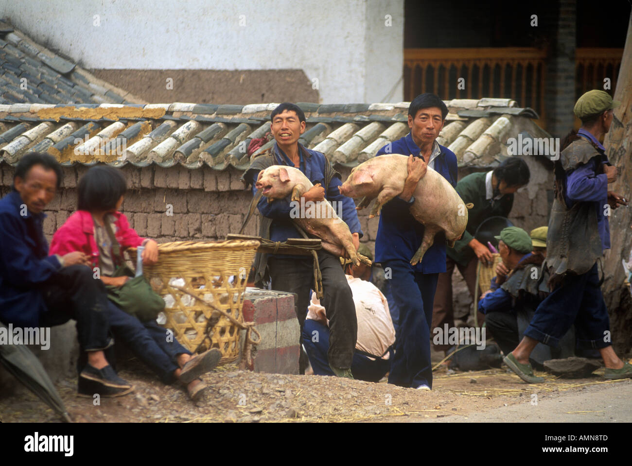 China yunnan kunming street food hi-res stock photography and images ...