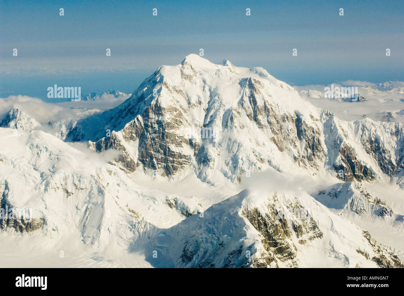 ALASKA DENALI NATIONAL PARK AERIAL VIEW OF MT McKINLEY 0N A BLUE SKY DAY ALASKA RANGE Stock Photo