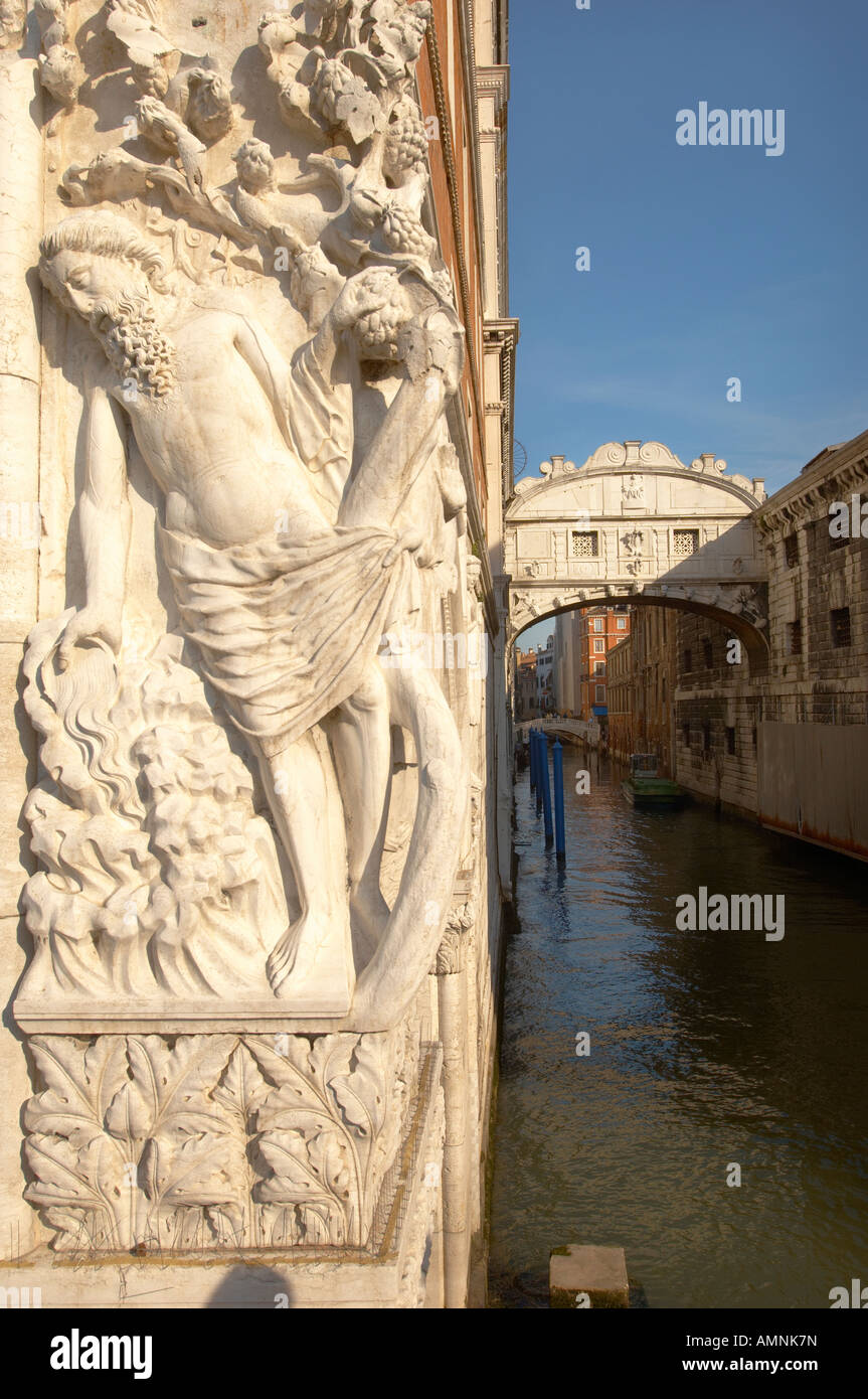 Sculpture doge palace venice hi-res stock photography and images - Alamy