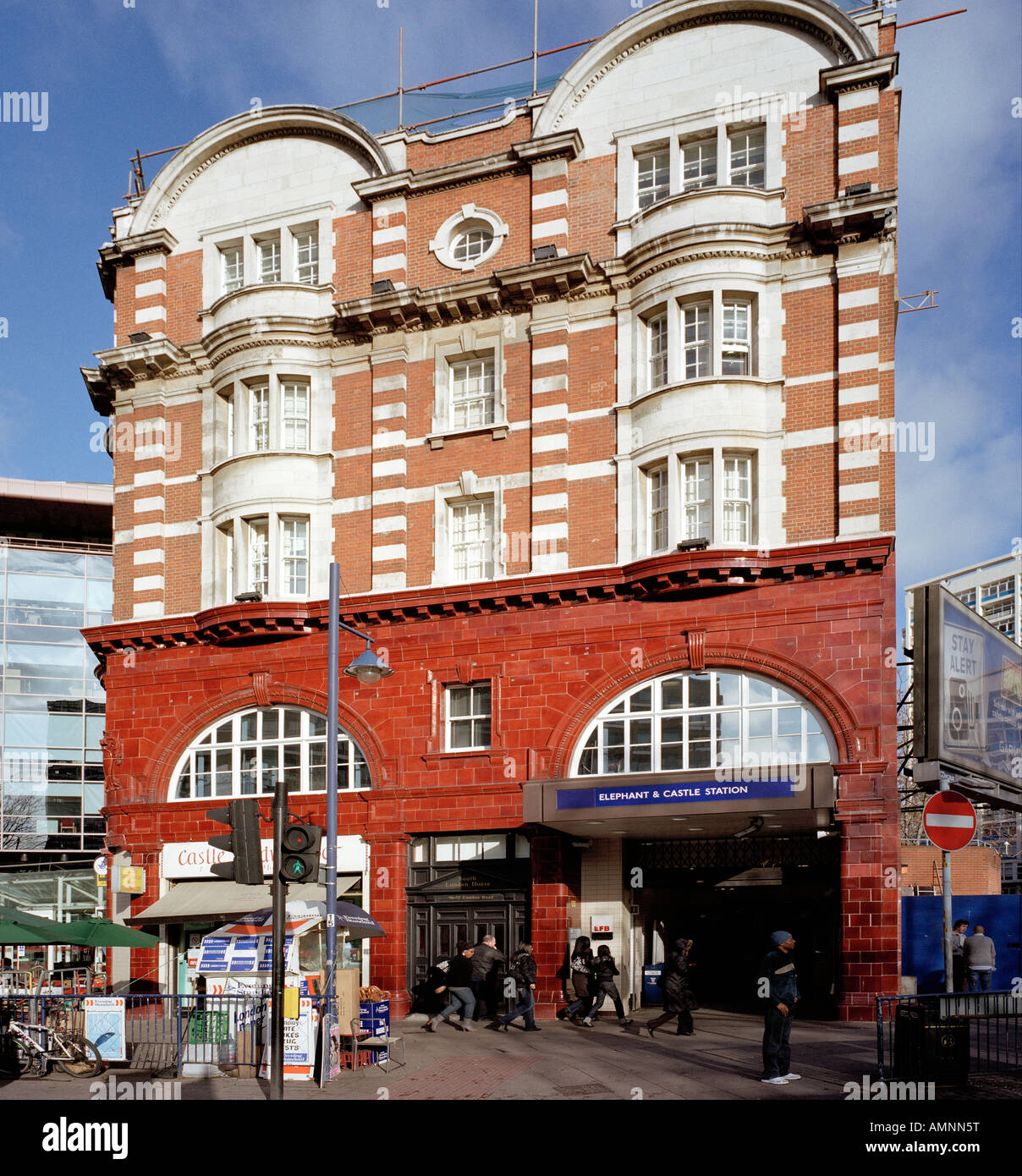 Elephant & Castle tube station - Wikipedia