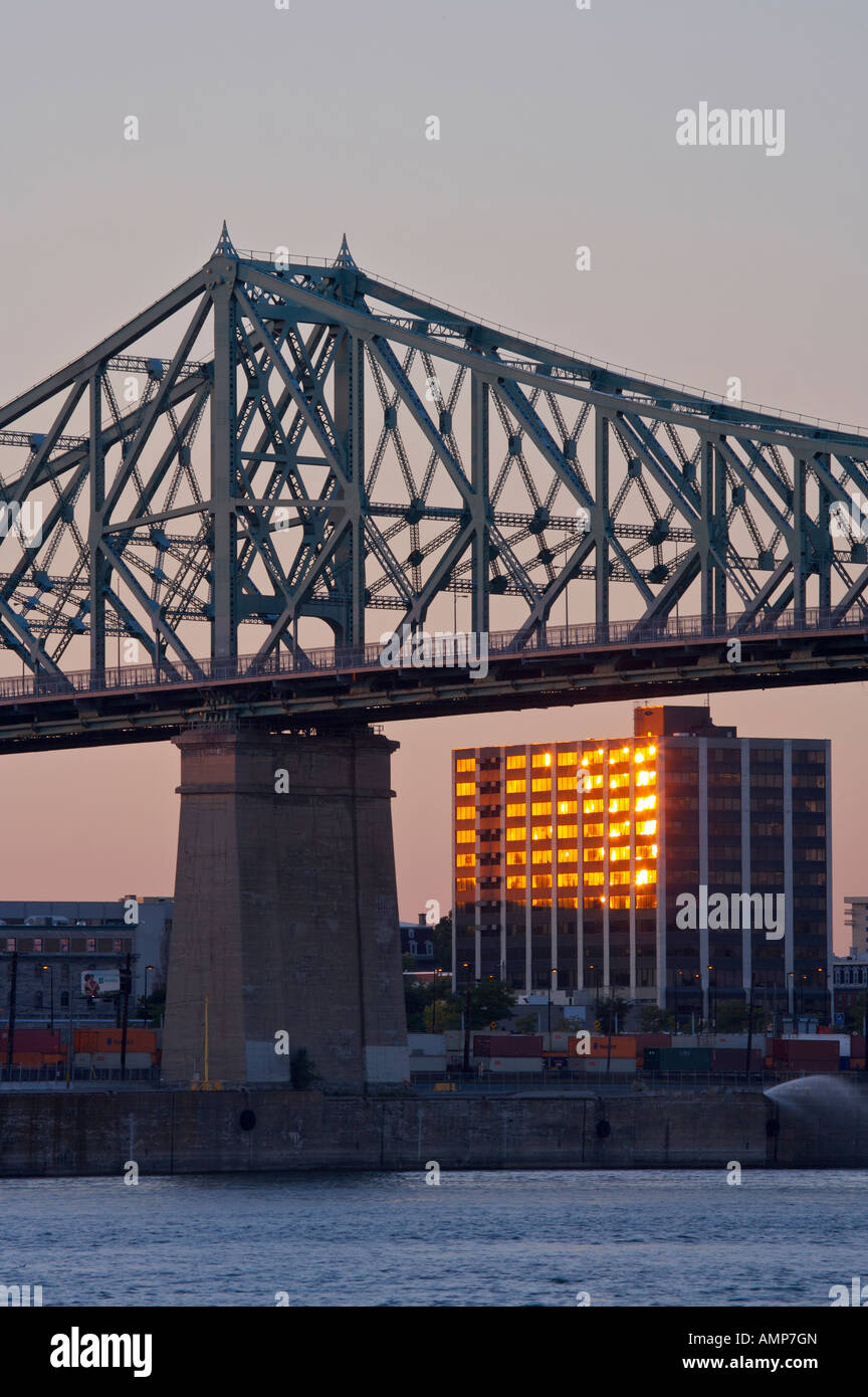 Pont JacquesCartier, Jacques Cartier Bridge, across the St Lawrence River at sunset in Montreal