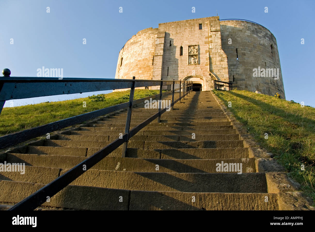 Cliffords Tower York England Stock Photo Alamy cliffords-tower-york-england-stock-photo-alamy