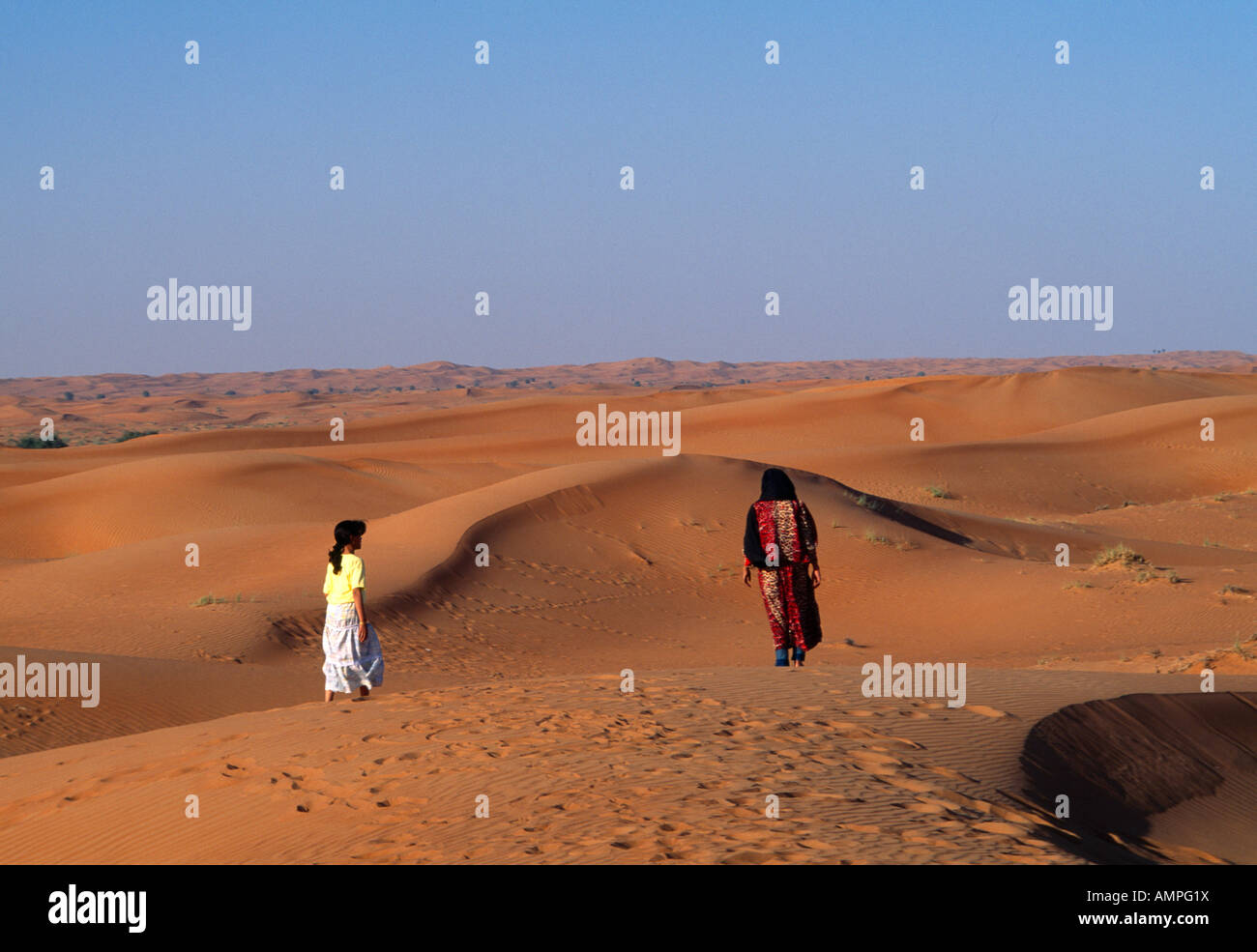 Children on sand dunes hi-res stock photography and images - Alamy