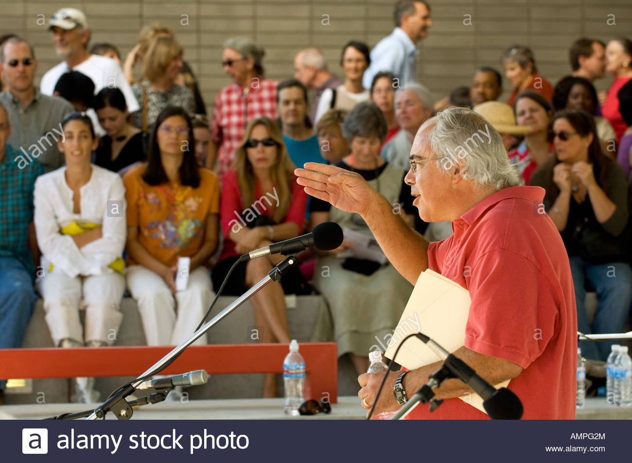 Speaking Into Mic High Resolution Stock Photography and Images Alamy