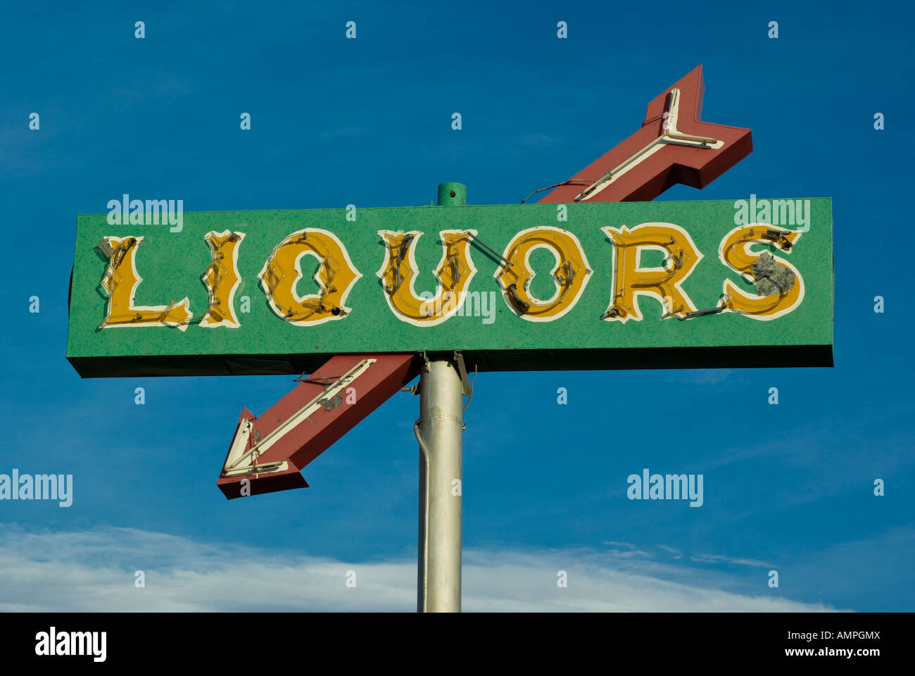 Liquor sign hires stock photography and images Alamy