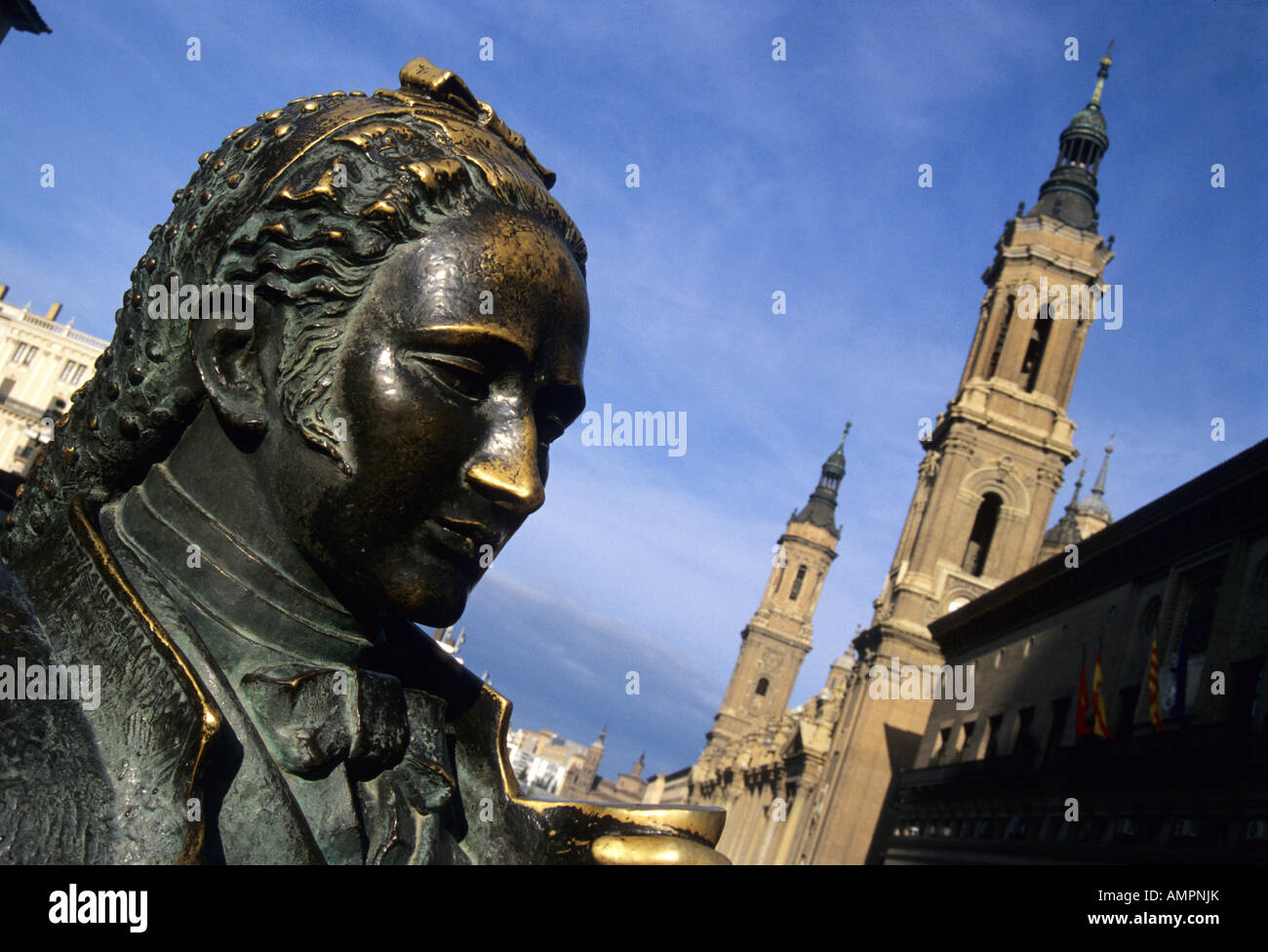 Escultura De Bronce High Resolution Stock Photography and Images - Alamy