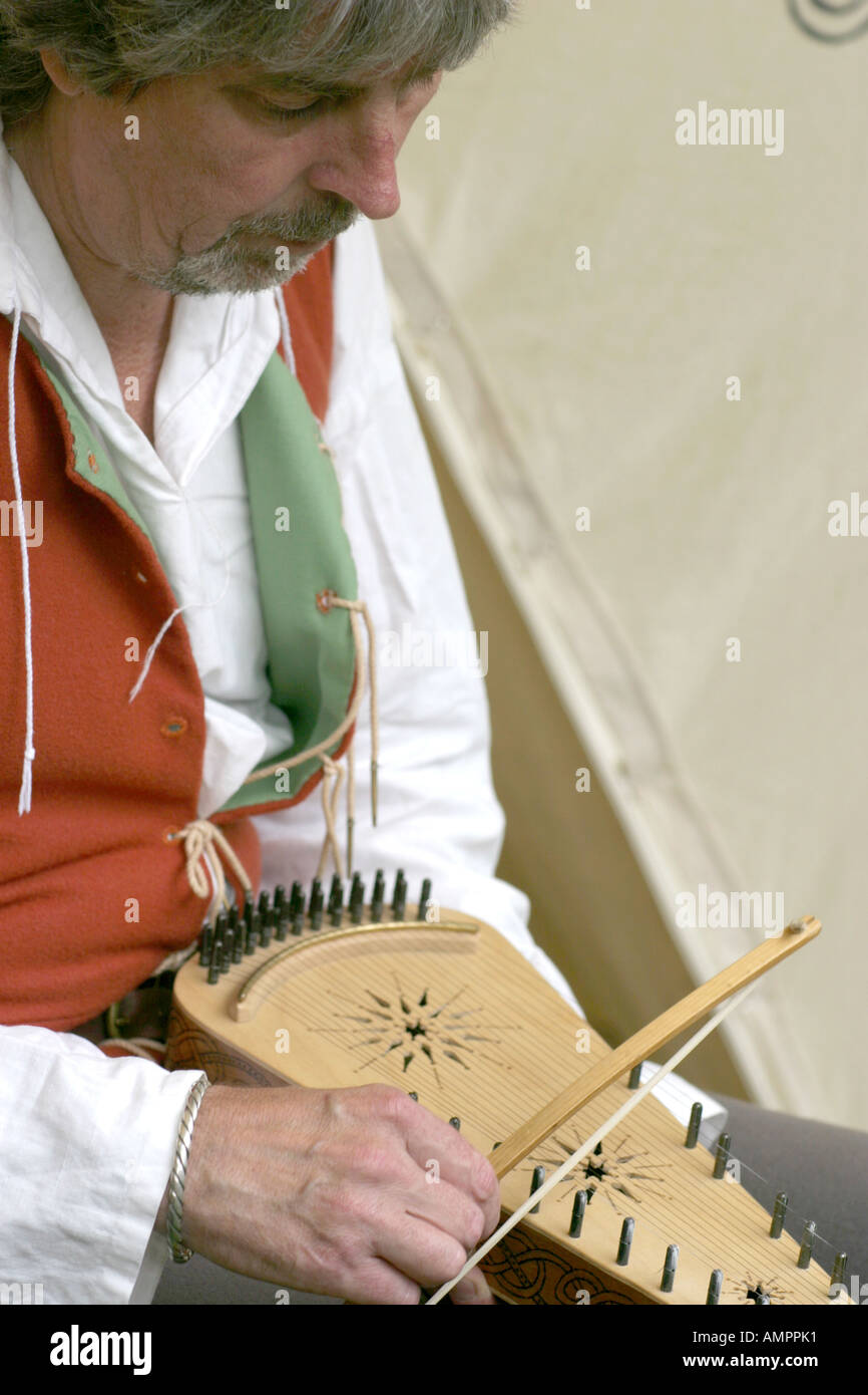 4th August 2006 Robin Hood Festival Medieval troubadour re enactor