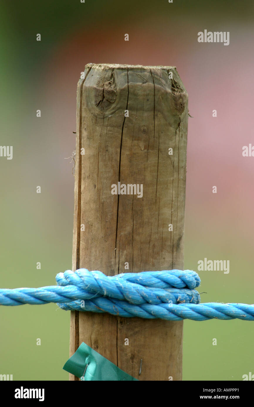 Fence post and rope Stock Photo Alamy