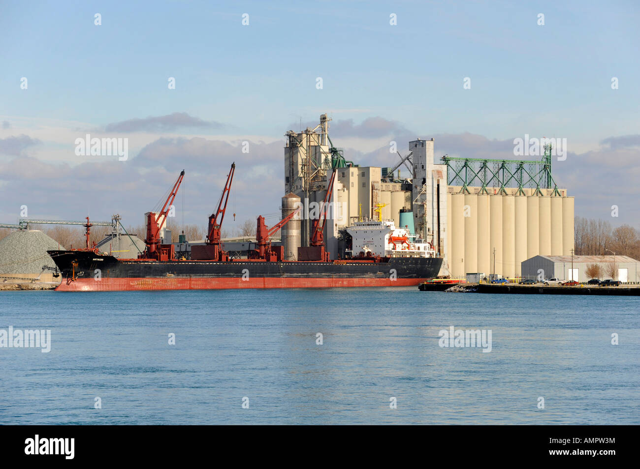 Harvesting distribution transport hi-res stock photography and images ...