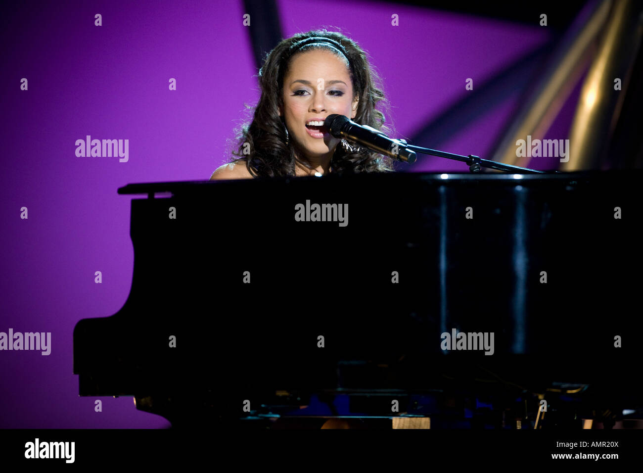 Alicia Keys on stage at the 2007 Nobel Peace Prize Concert Stock Photo