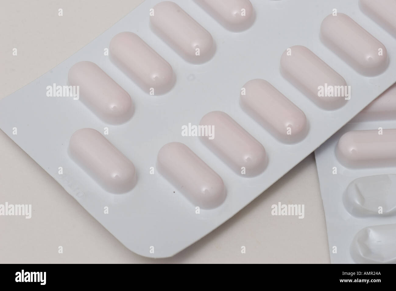 Packing medications hi-res stock photography and images - Alamy
