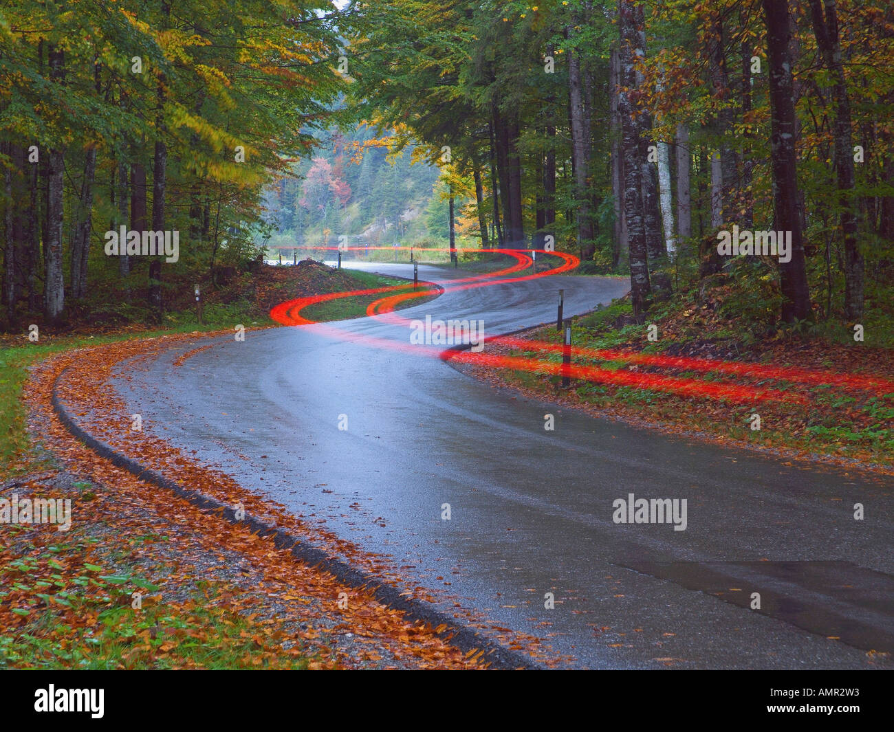 Curvy light trails hi-res stock photography and images - Alamy