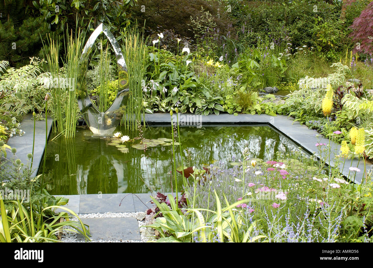 Garden steel water feature hi-res stock photography and images - Alamy