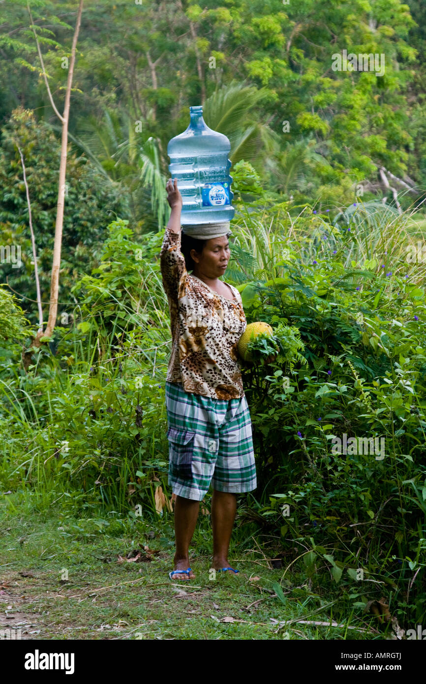 https://c8.alamy.com/comp/AMRGTJ/woman-carrying-purified-drinking-water-bottle-on-her-head-bali-indonesia-AMRGTJ.jpg