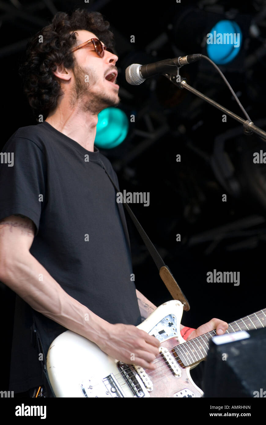 Guitarist Mc Lord Magrao of the Guillemots at Wychwood Festival 2007 Stock Photo