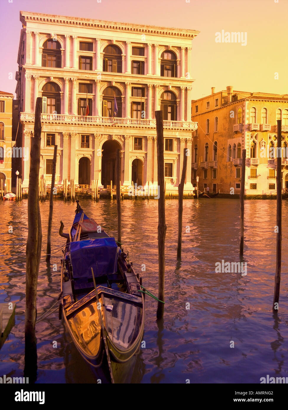 Gondola tied dock hi-res stock photography and images - Alamy