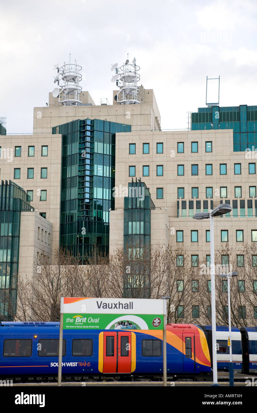 MI6 Headquarters building at Vauxhall Cross London and platforms of Vauxhall station Stock Photo