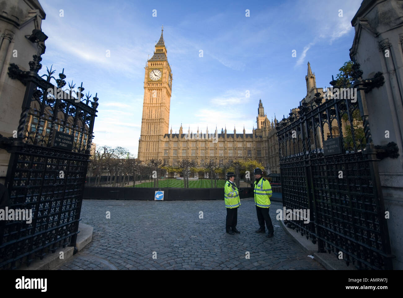 Big Ben Houses of Parliament Gate with 2 policeman London Stock Photo ...