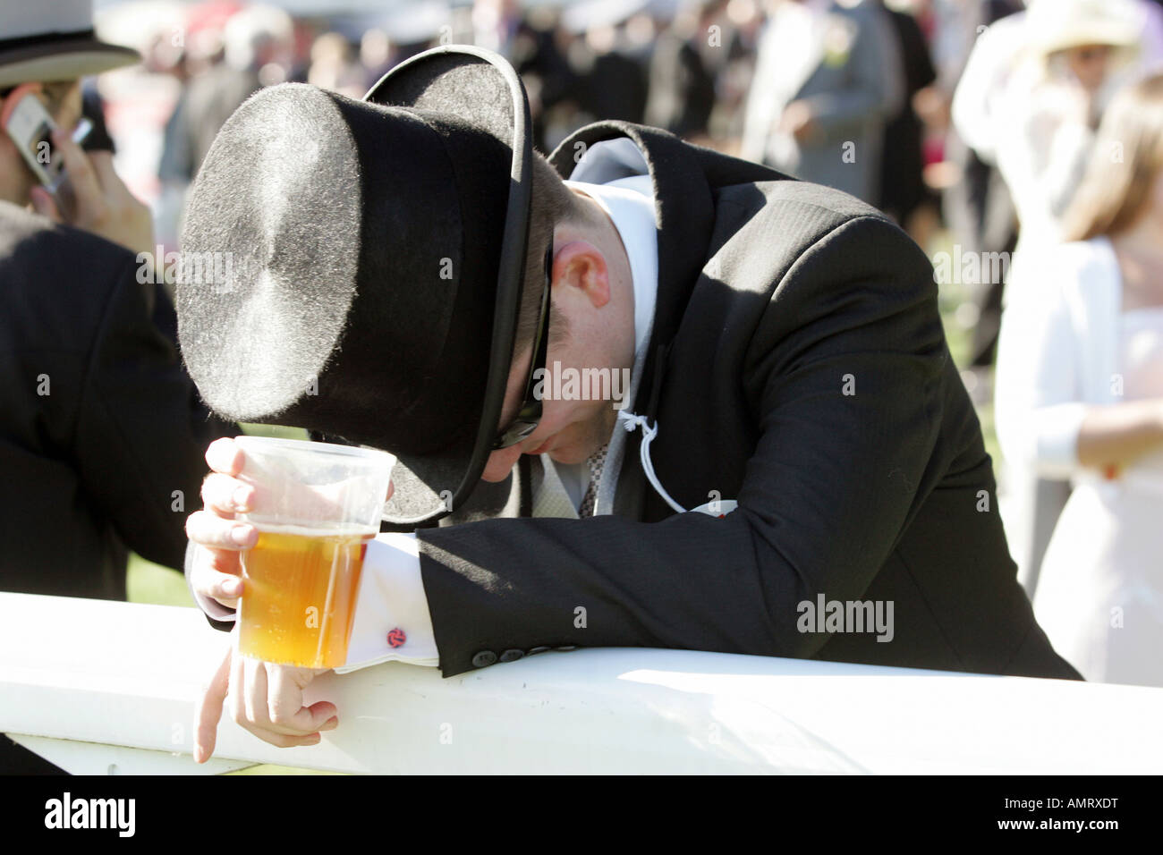 Man drunk horse racing hires stock photography and images Alamy
