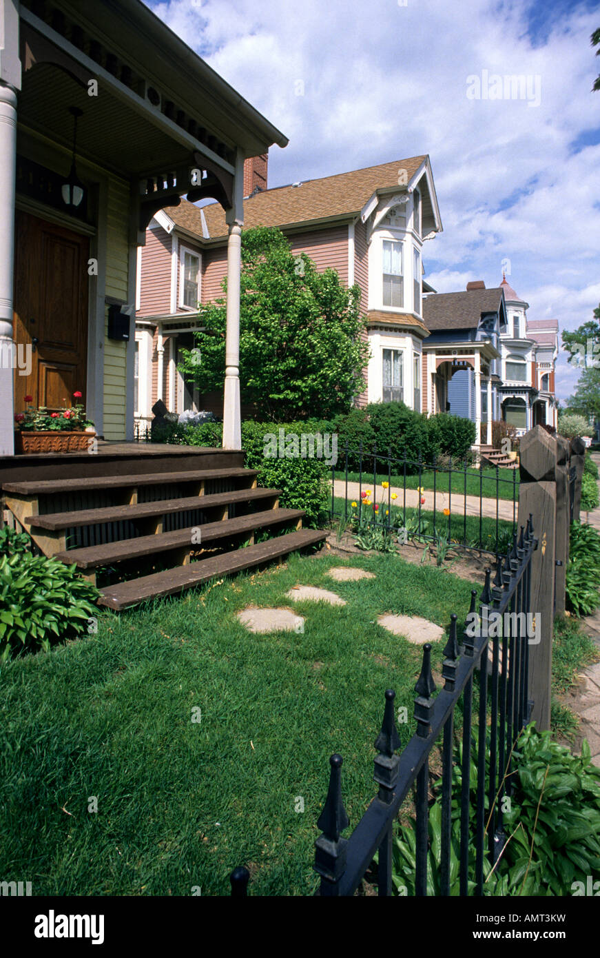 VICTORIAN HOMES IN CATHEDRAL HILL NEIGHBORHOOD IN ST. PAUL, MINNESOTA.  SPRING DAY Stock Photo - Alamy