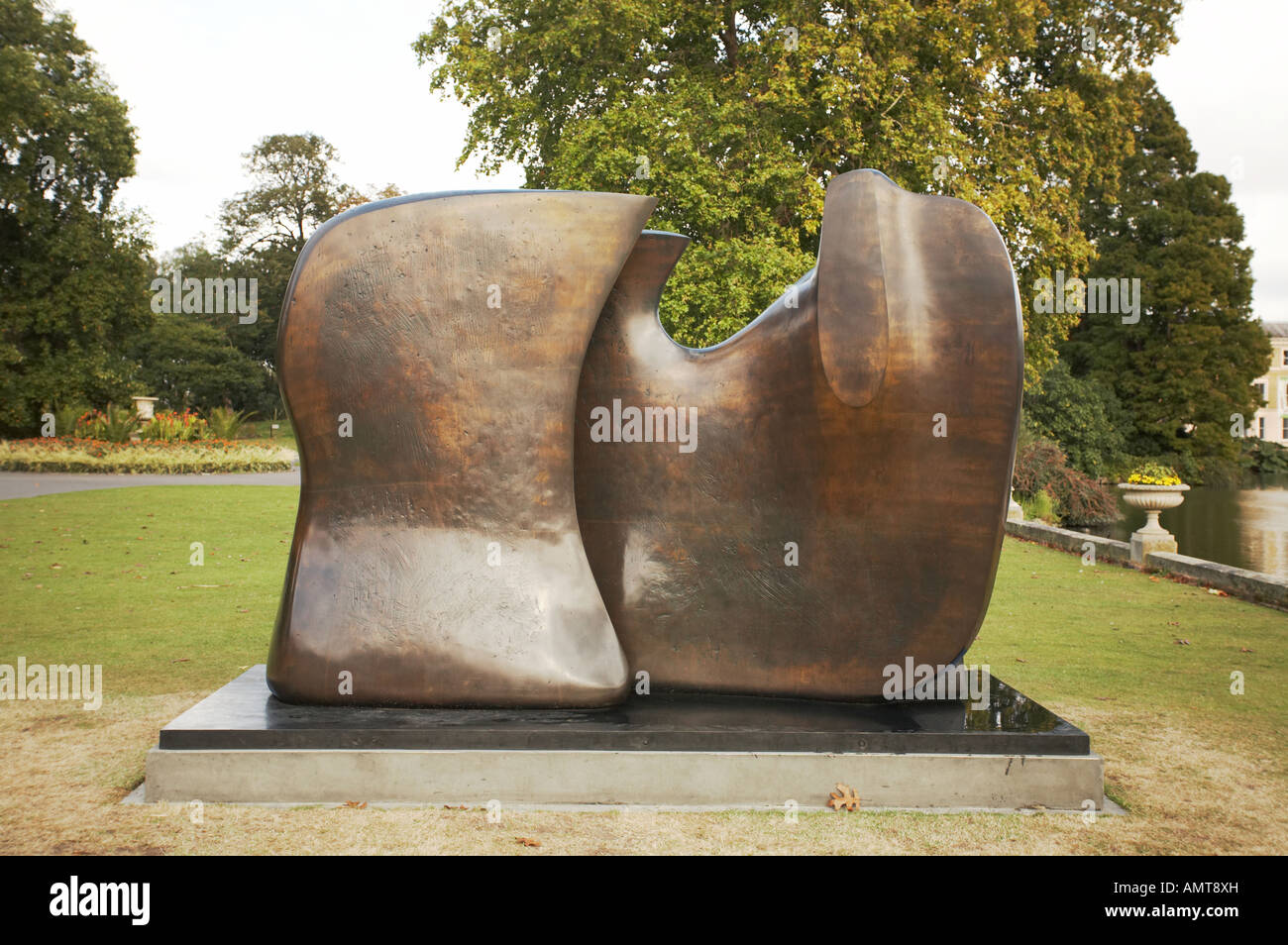 Henry Moore sculpture Knife Edge Two Piece 196265 Stock Photo Alamy