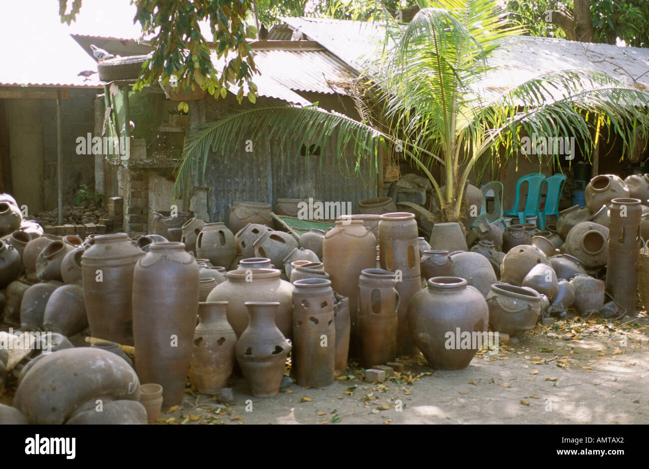 Philippines Vigan Large Ceramic Burnay Jars Stock Photo 8761377 Alamy