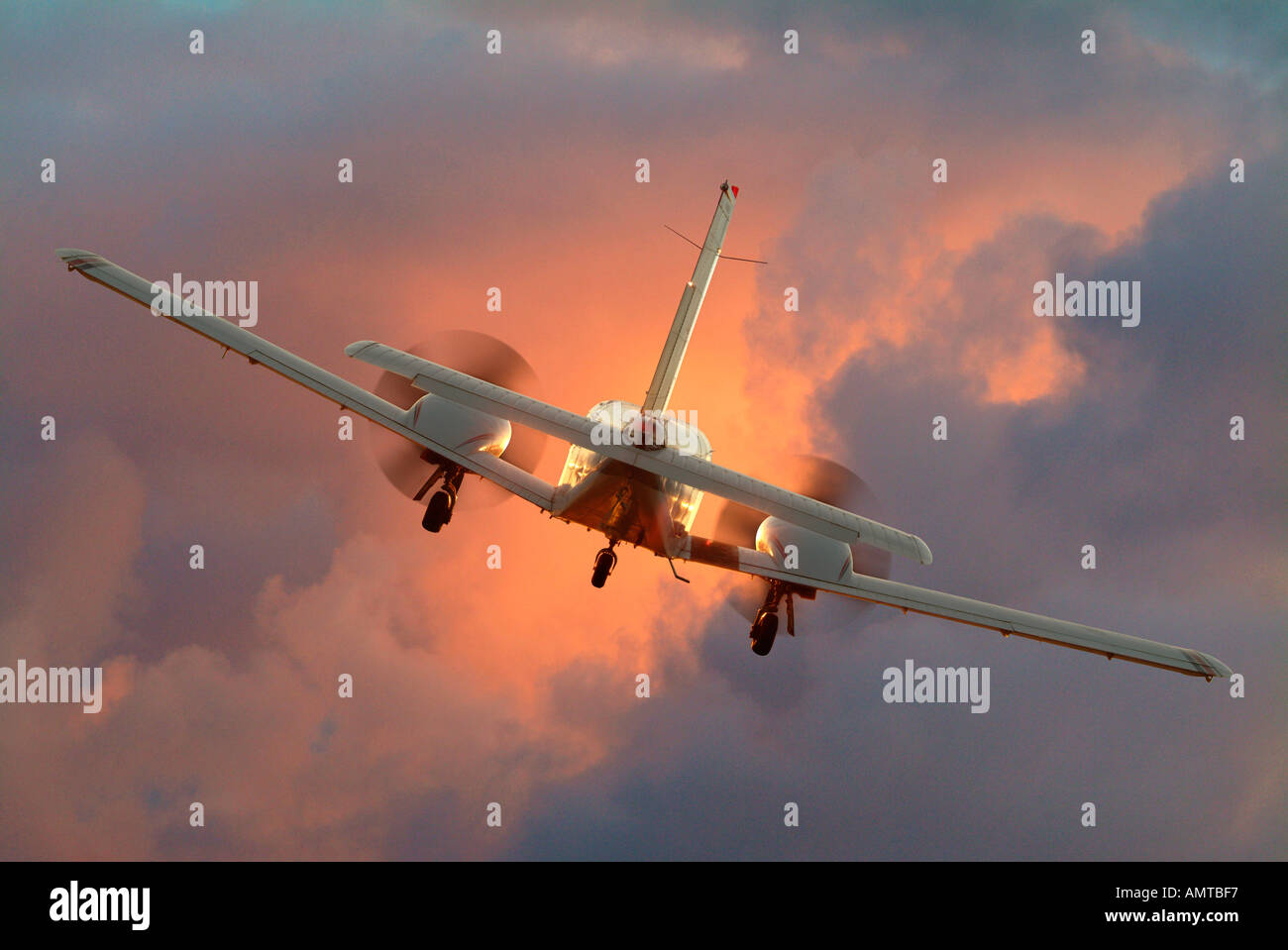 Twin wings hi-res stock photography and images - Alamy