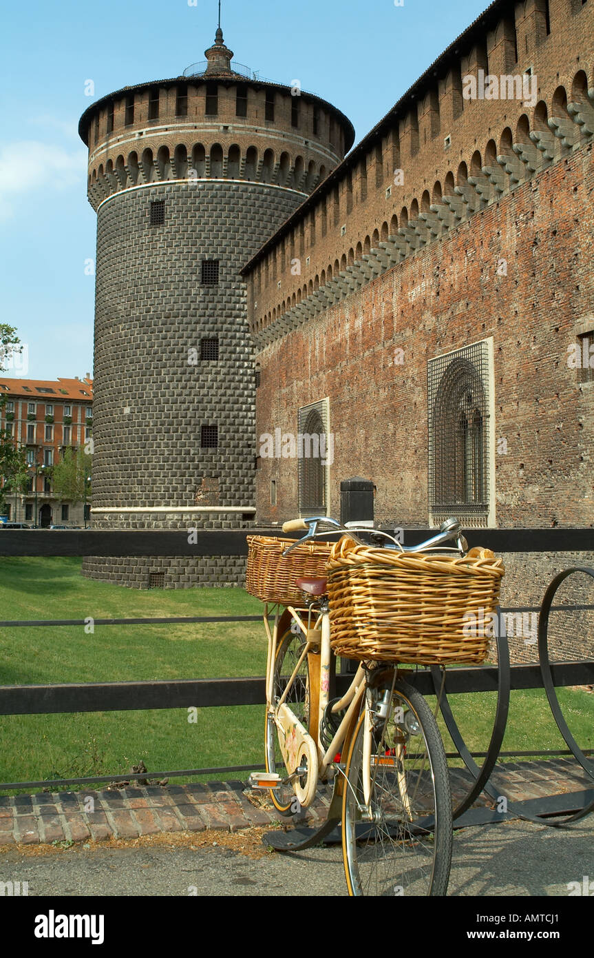 Bicycles with picnic baskets outside Castello Sforzesco Stock Photo Alamy