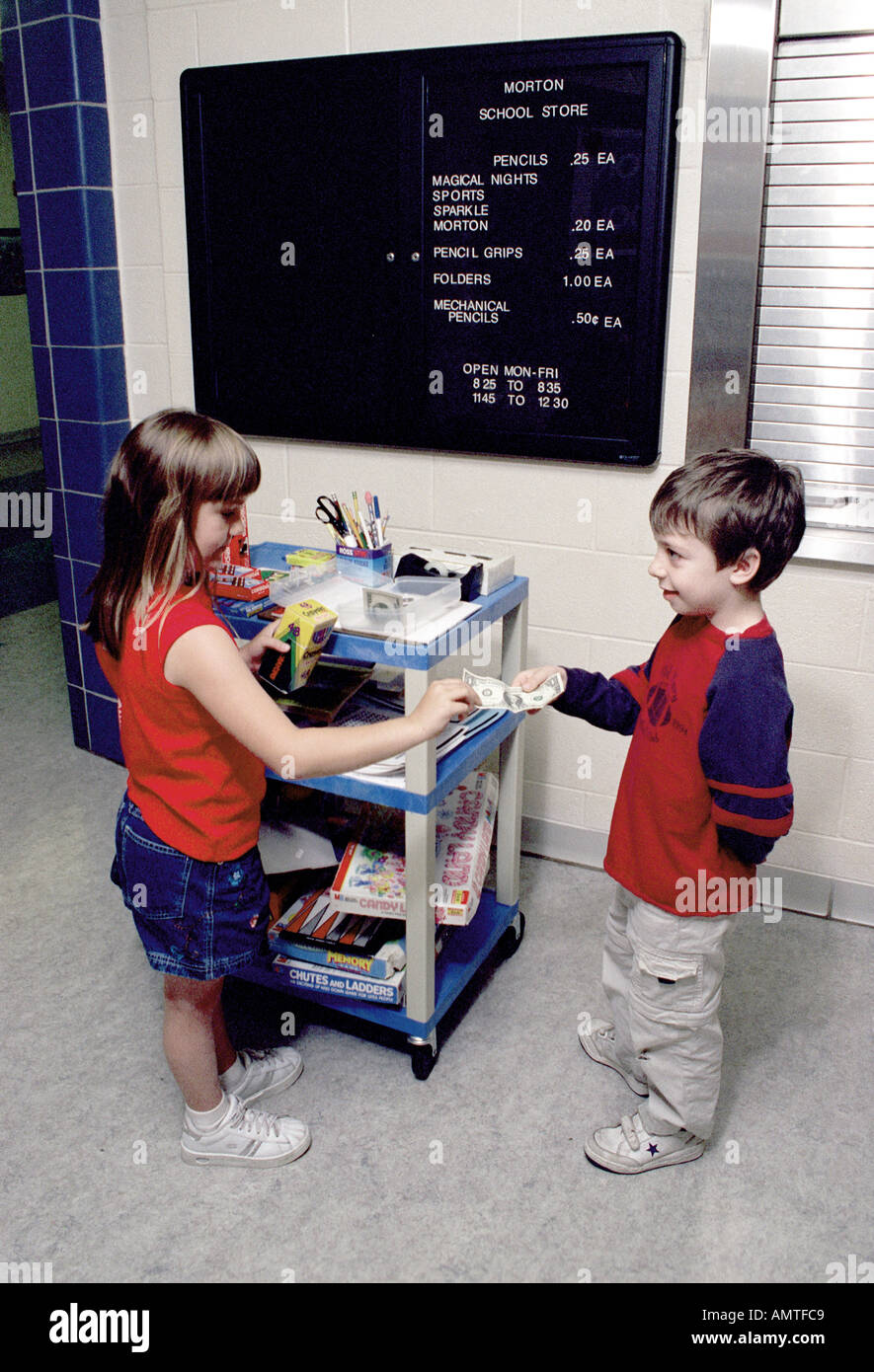 DM 1st grade boy and girl learn how to purchase and make change Stock Photo