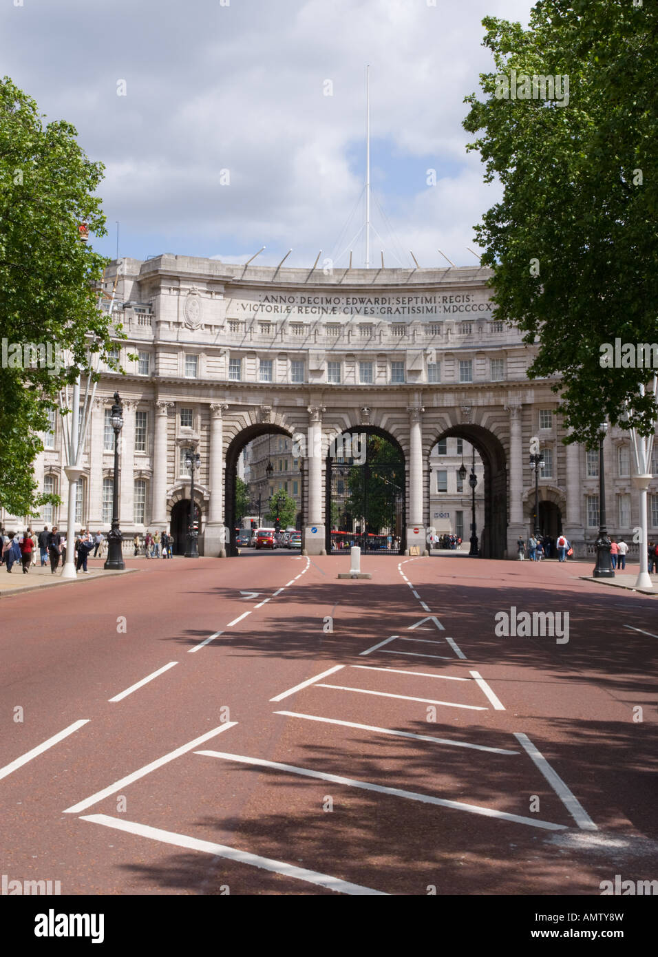 the mall near trafalgar square Stock Photo Alamy