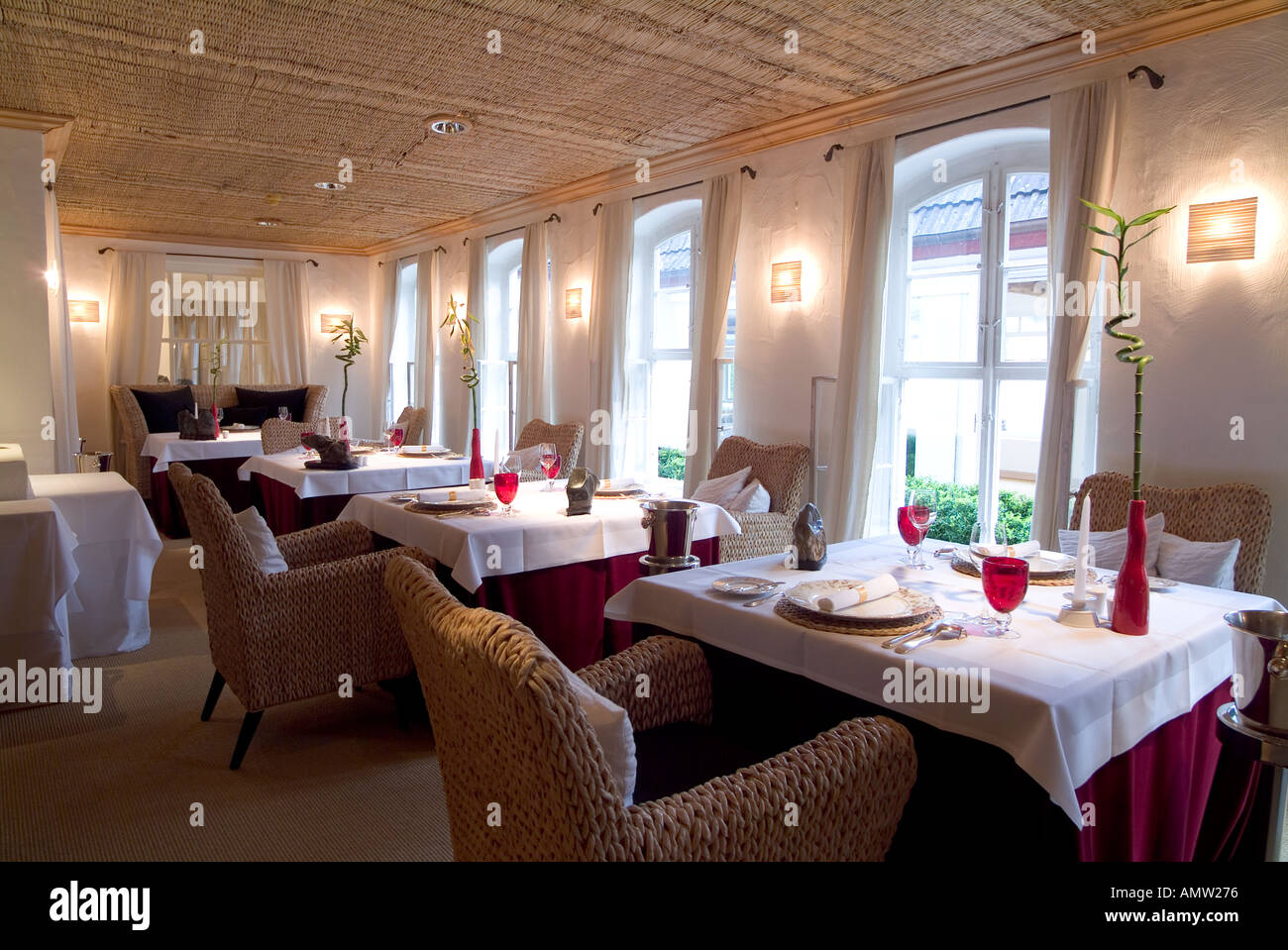 upmarket restaurant interior Stock Photo Alamy