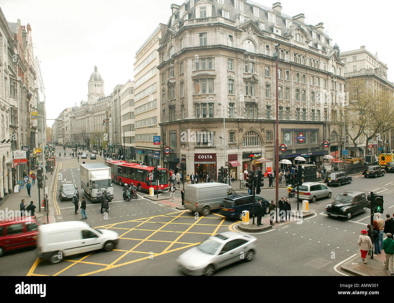 Busy london roads hi-res stock photography and images - Alamy