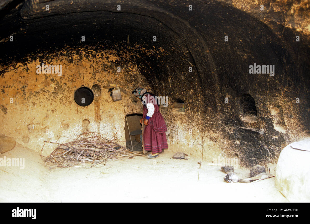 north africa tunisia matmata a troglodyte underground dwelling Stock Photo