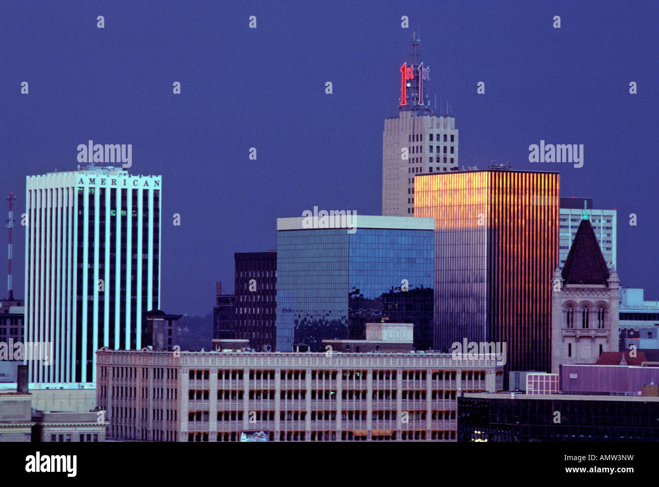 SKYLINE OF ST.PAUL, MINNESOTA IN 1988. ARCHIVAL COLLECTION.  SUNSET. Stock Photo