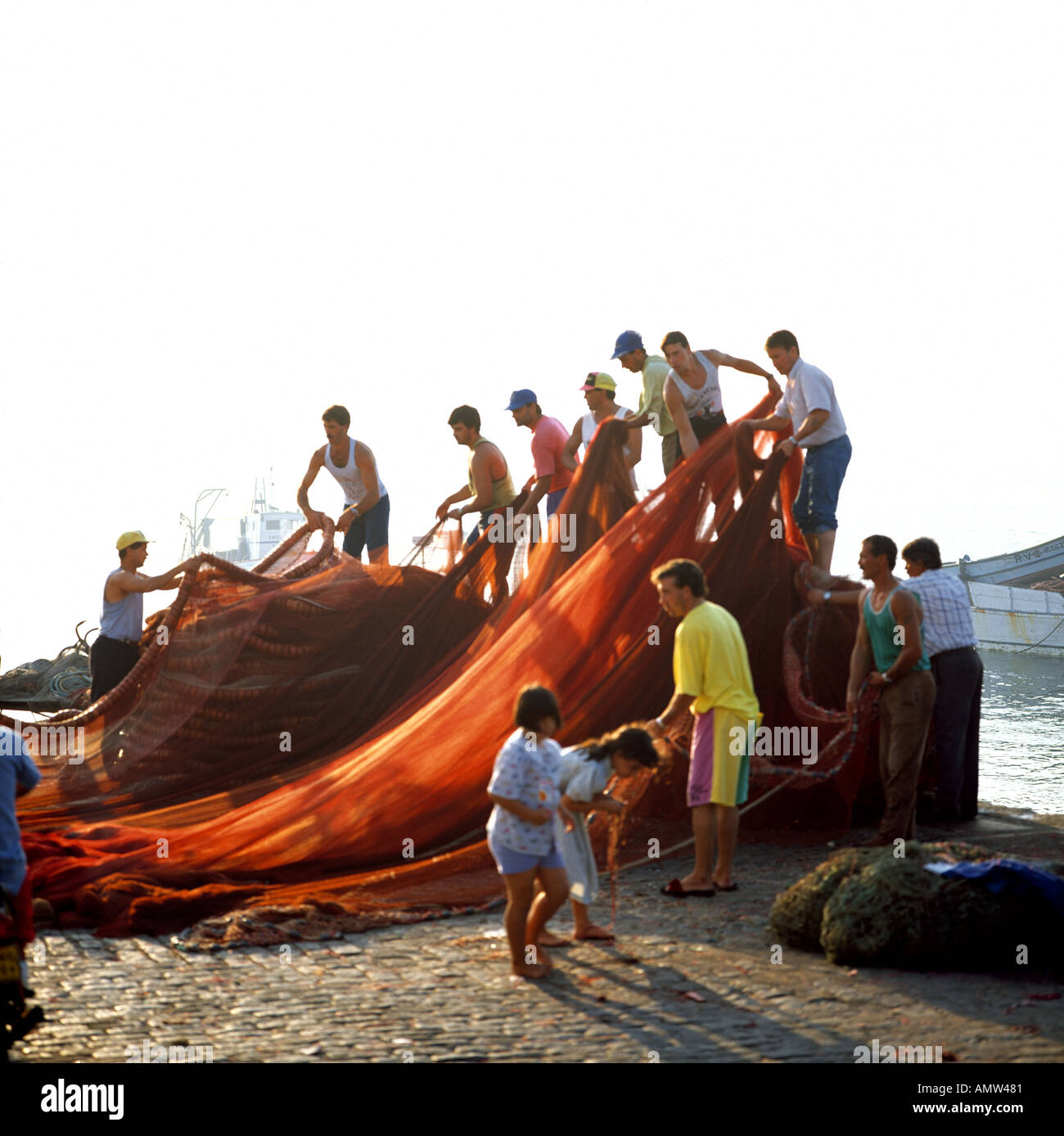 PORTUGAL  PORTO  AFURADA  DISTRICT FISHERMEN SORTING FISHING NETS ON  DOURO  RIVER QUAY Stock Photo